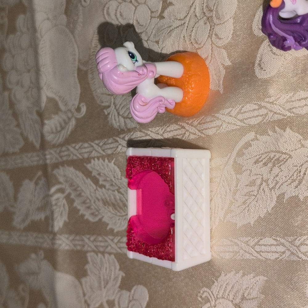 My Little Ponies, Accessories & Train. Discontinued Lot Of 28 Ponies! 2000-2010 - Picture 10 of 16